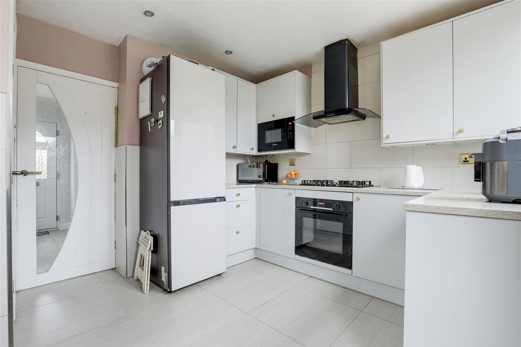 Property photo 2 of 20