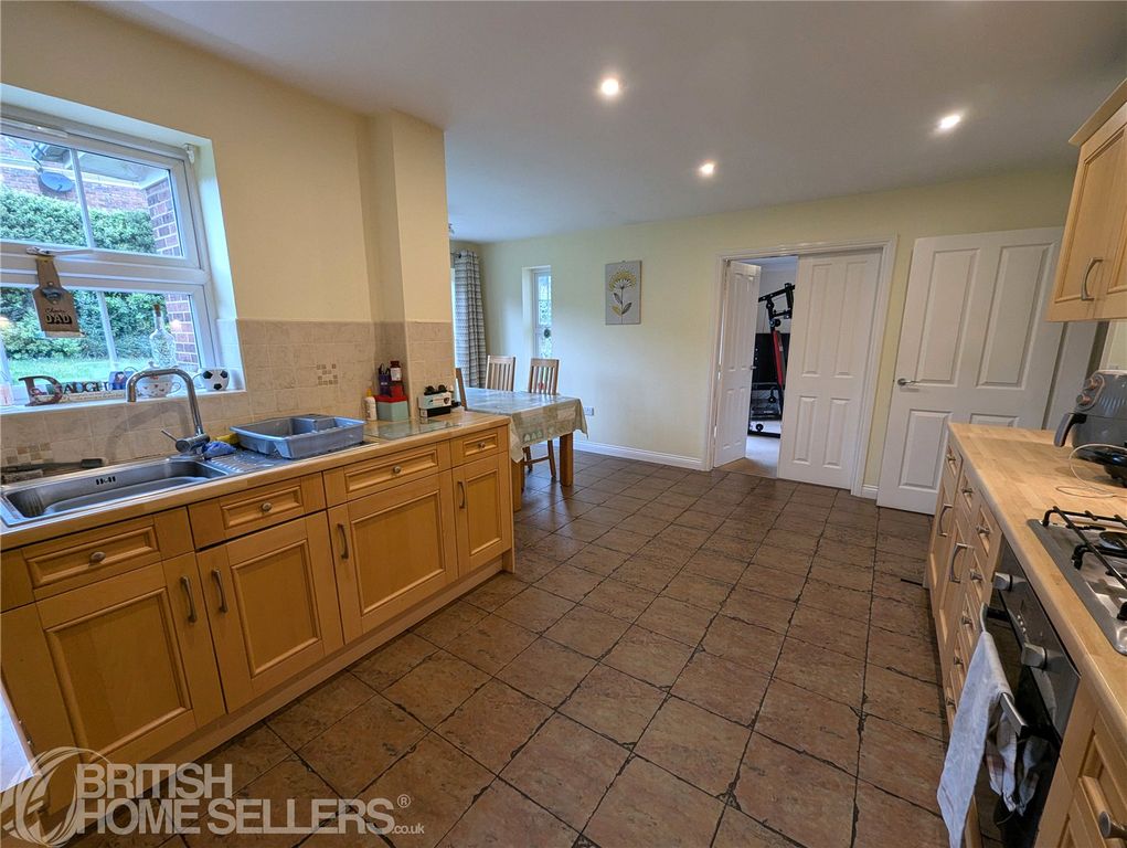 Property photo 2 of 22 Picture No. 16