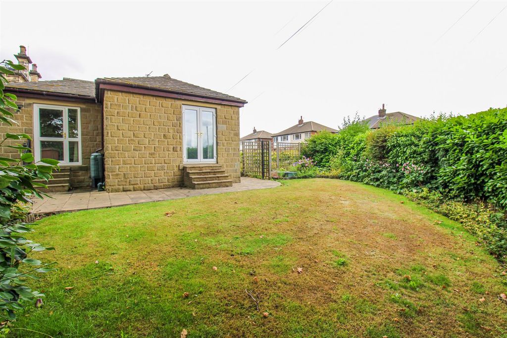 Property photo 2 of 11 Outside