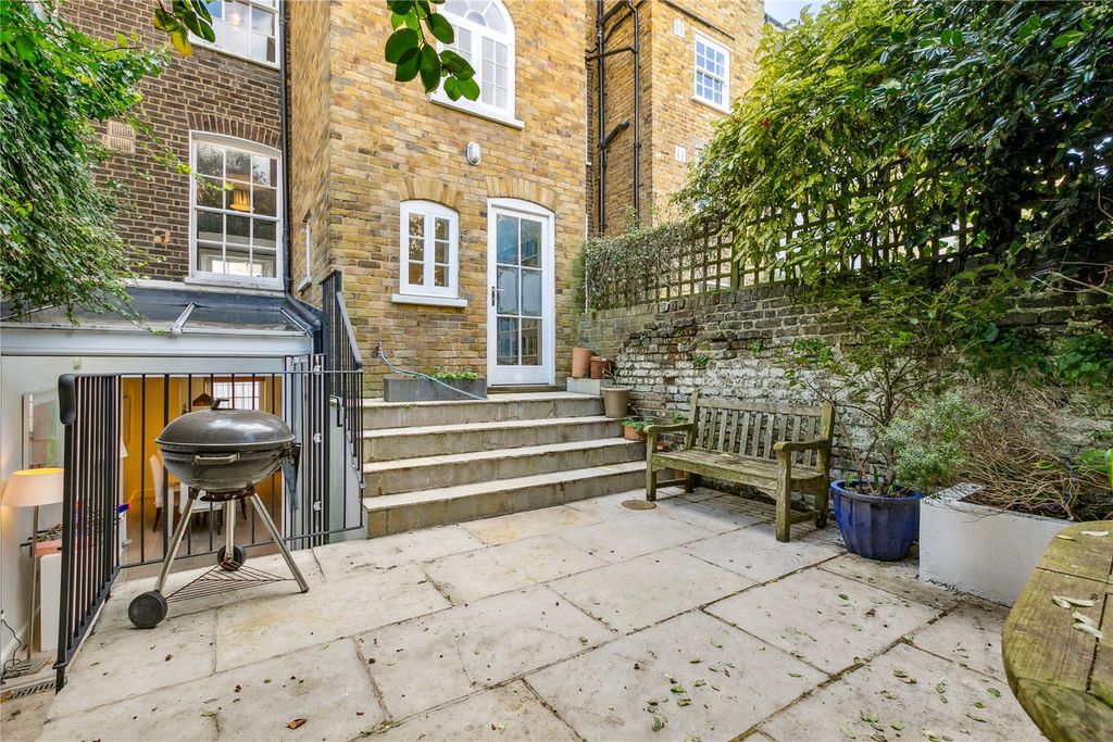 Property photo 2 of 14 Garden