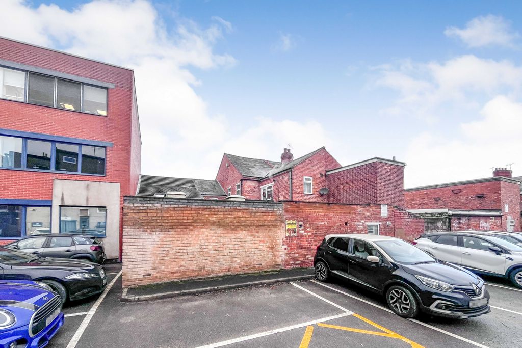 Property photo 2 of 17 2 Hardy Street, Worksop, Nottinghamshire, S80 1Eh