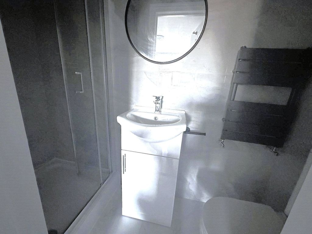 Property photo 3 of 4 Ensuite One