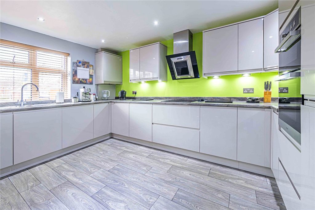 Property photo 3 of 16 Picture No. 18