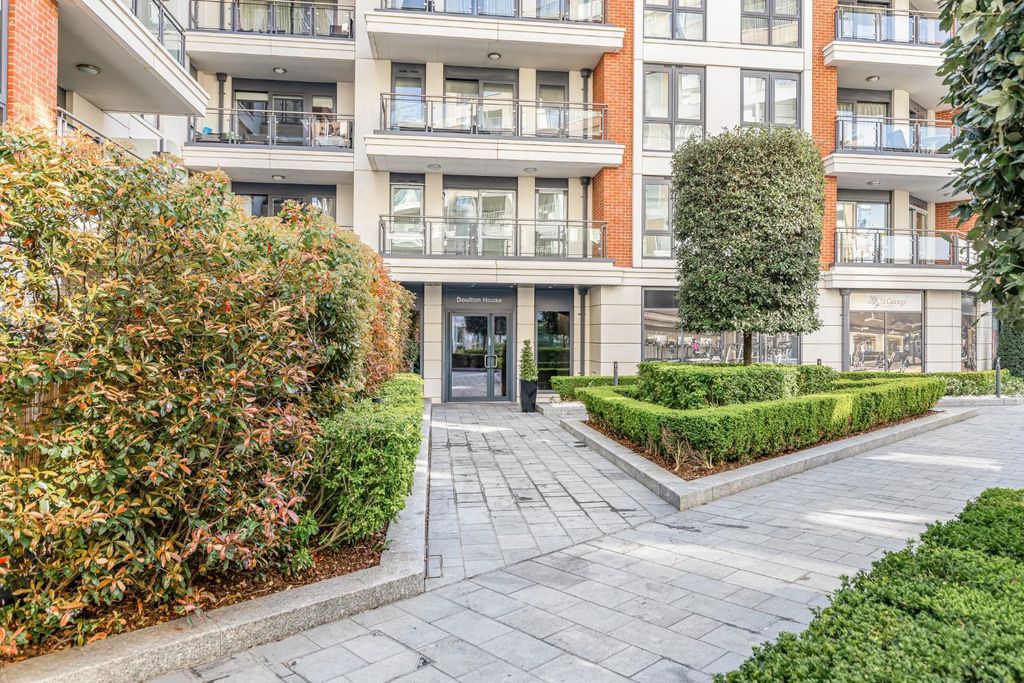 Property photo 3 of 16 Doulton House