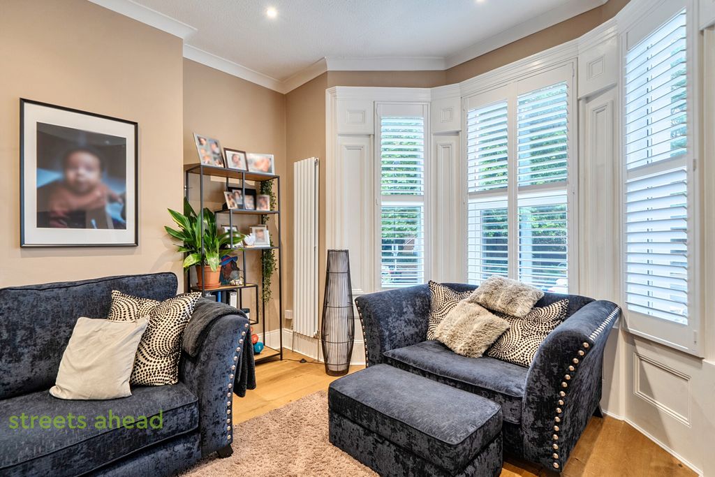 Property photo 3 of 18 2A458d4E-F1c1-40A...