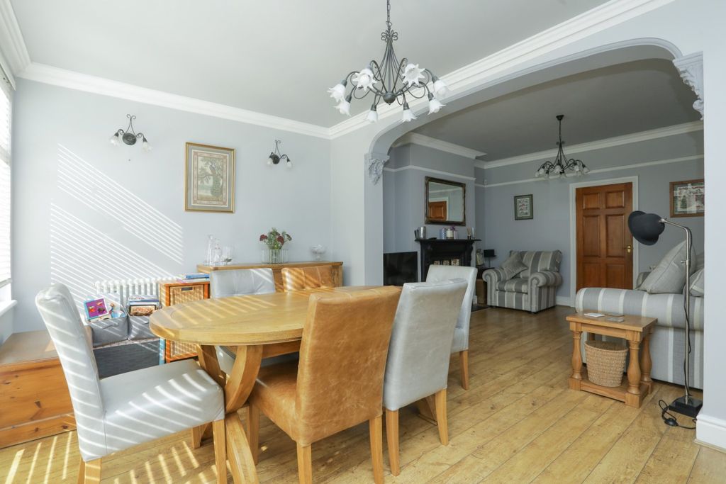 Property photo 3 of 18 Picture 3