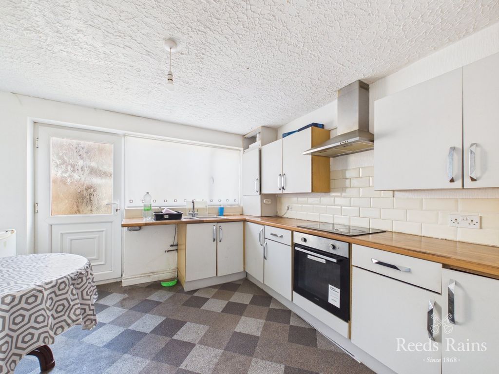 Property photo 2 of 8 Kitchen/Dining Room