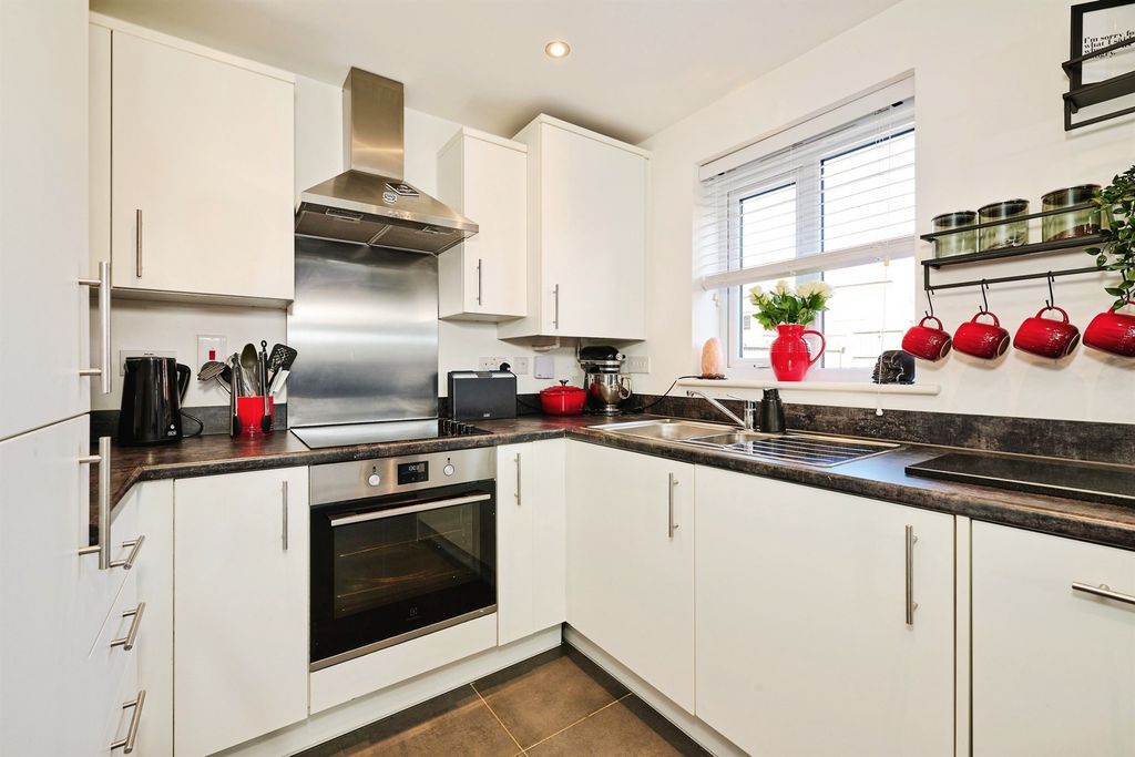 Property photo 3 of 13