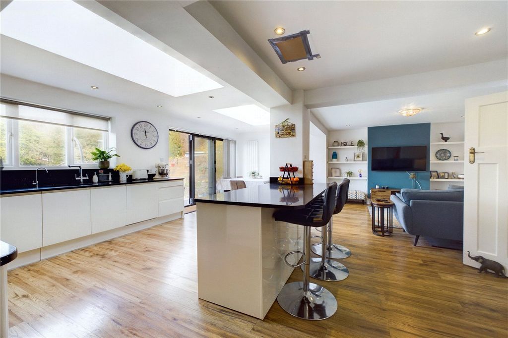 Property photo 2 of 18 Kitchen/Living
