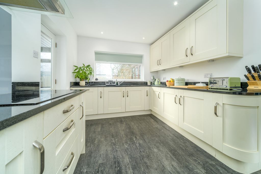 Property photo 3 of 31 Kitchen-2