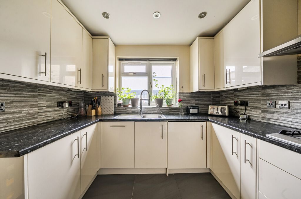 Property photo 3 of 30 1422009-19-69A1B9...