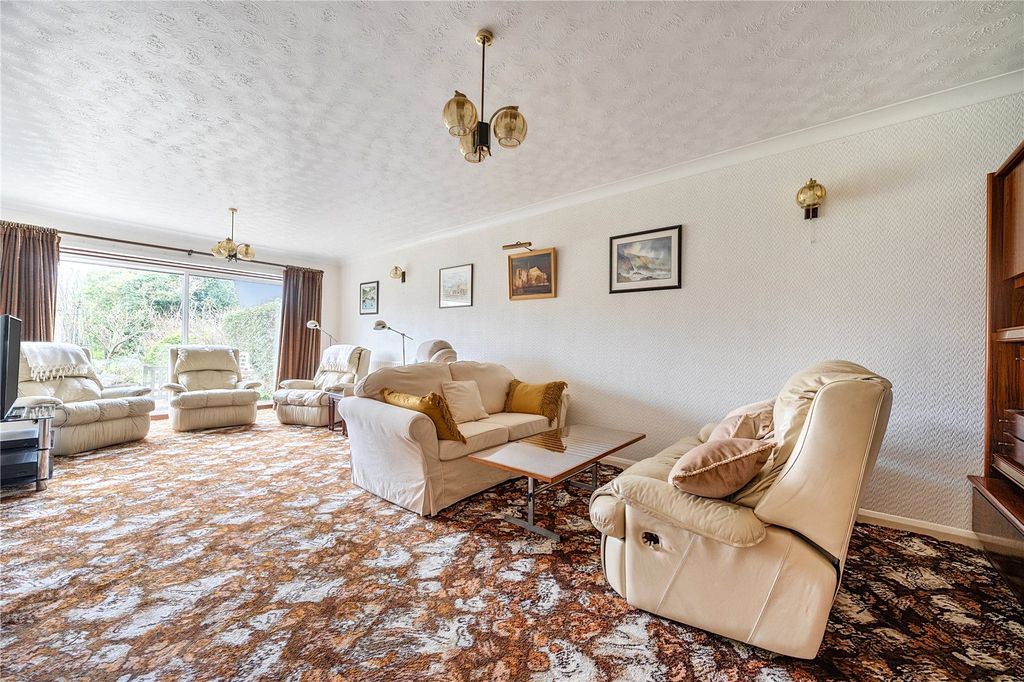 Property photo 3 of 27 Sitting Room