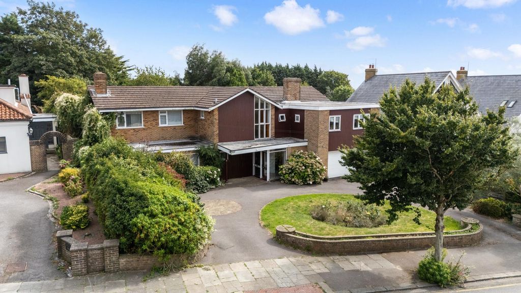 Property photo 1 of 22 Front (Exterior)