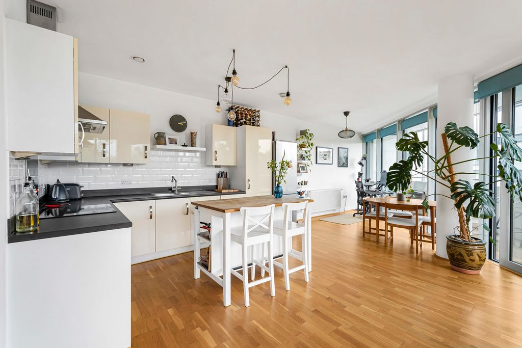 Property photo 1 of 20 Reception/Kitchen