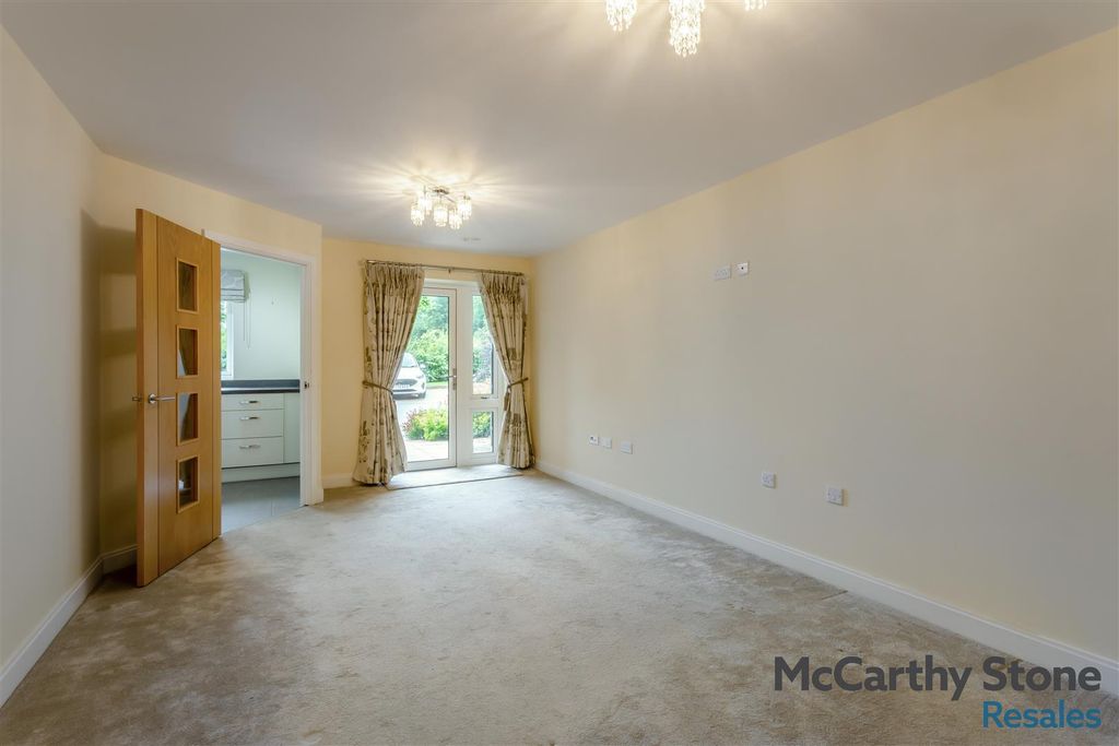 Property photo 2 of 26 8694086-Interior09.Jpg