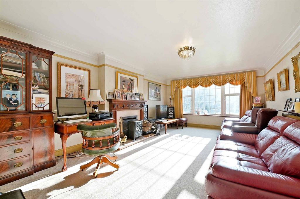 Property photo 2 of 19 Sitting Room