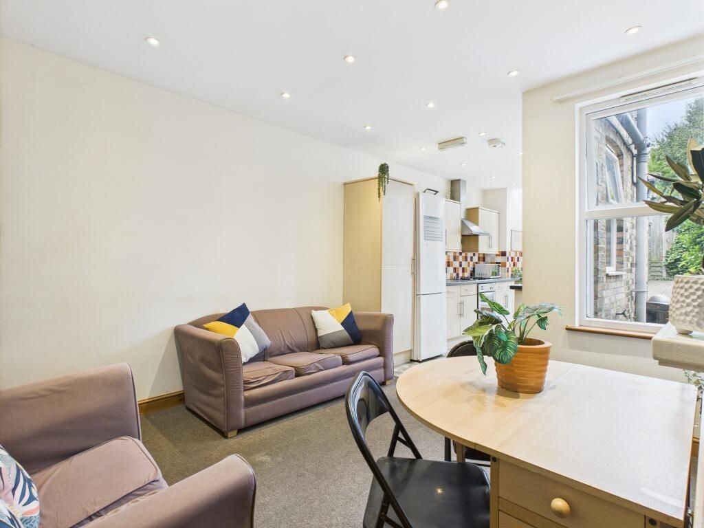 Property photo 2 of 19 Image