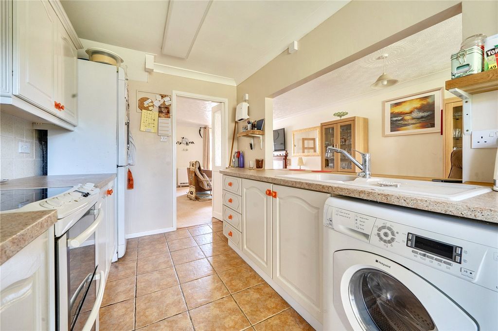 Property photo 2 of 20 Kitchen