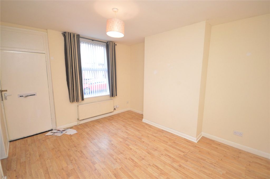 Property photo 3 of 8 Picture 3