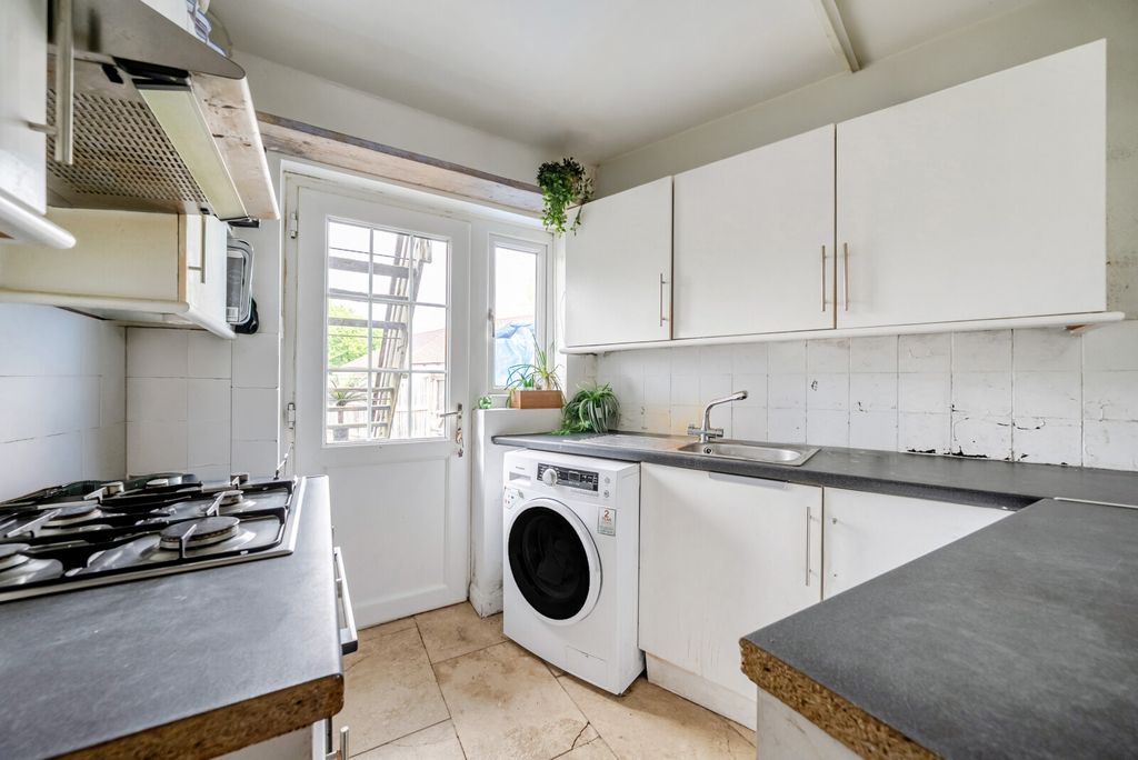 Property photo 3 of 14 Kitchen