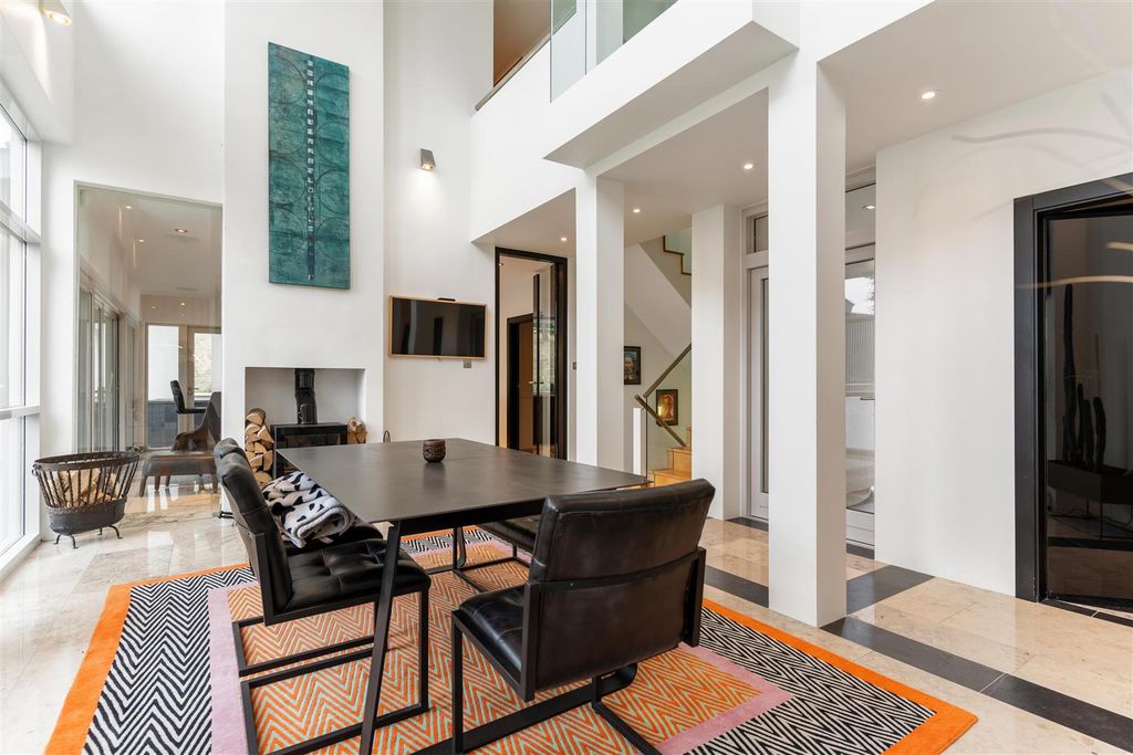 Property photo 2 of 22