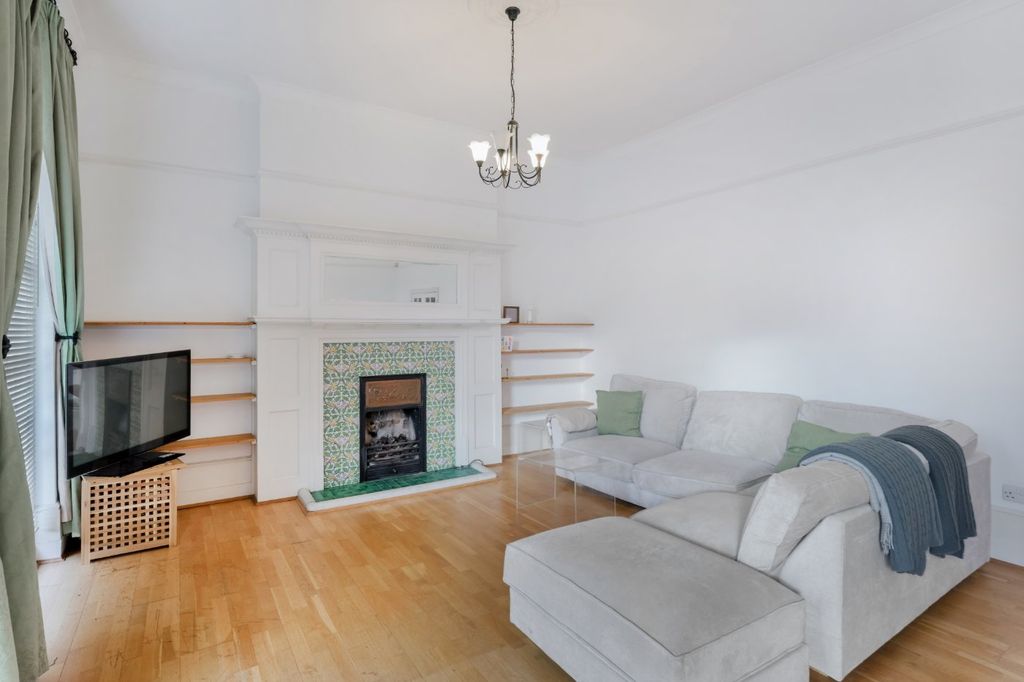 Property photo 3 of 11 Picture No. 24