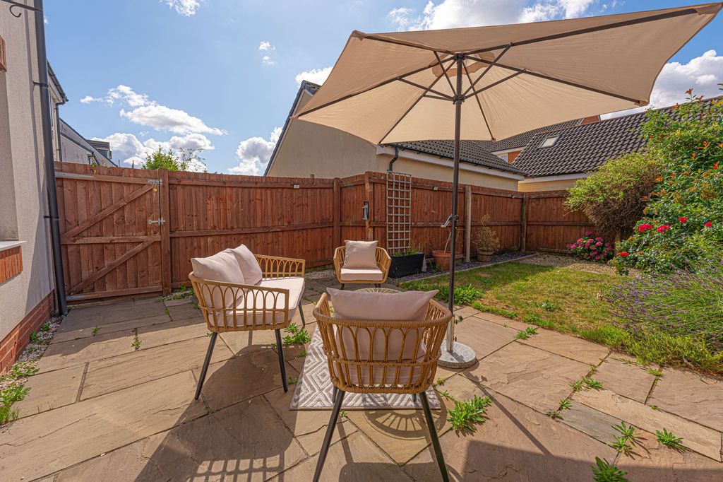 Property photo 2 of 33