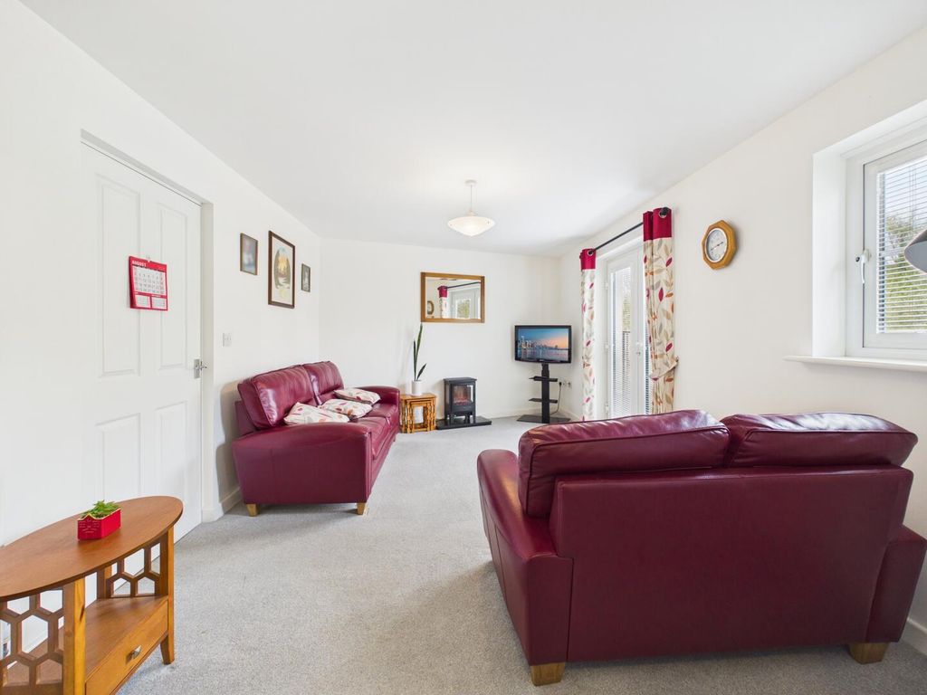 Property photo 3 of 11 Living Room