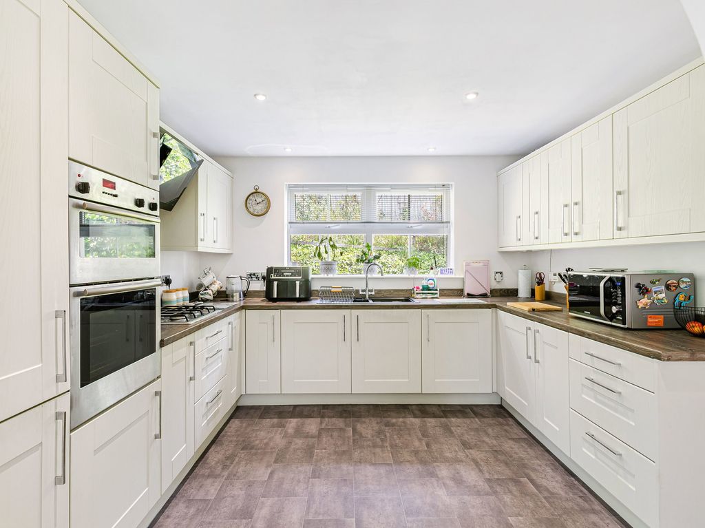 Additional image 7 of 5 bed detached house for saleSpeedwell Close, Bideford EX39