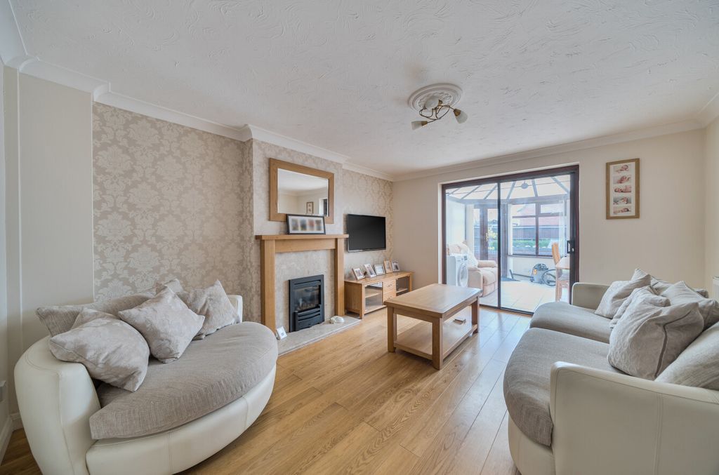 Property photo 2 of 17 1409366-15-6984A4...