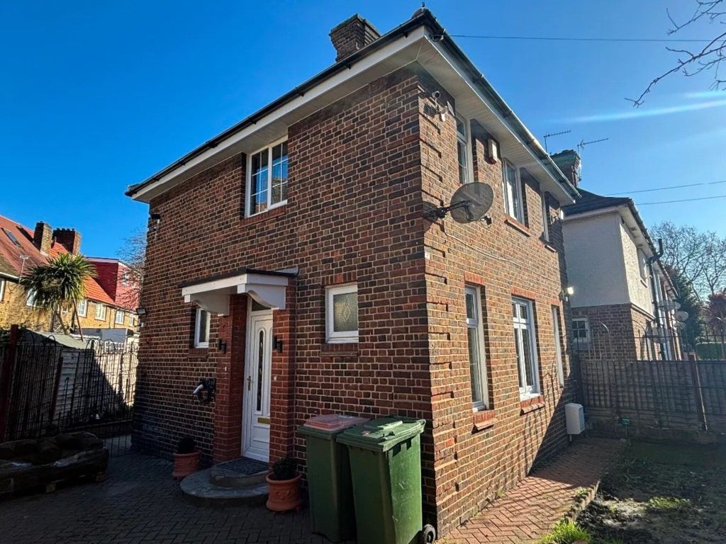 Property photo 1 of 2