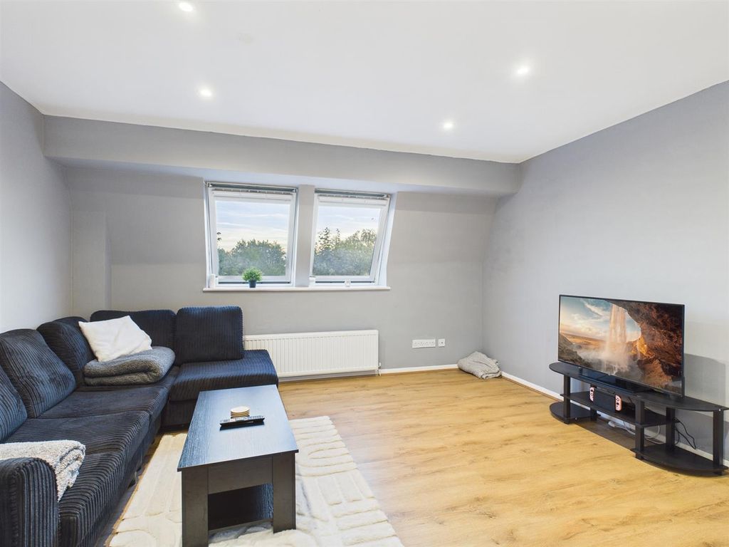 Property photo 3 of 8 Cam04907G0-Pr0334-Still001.Jpg