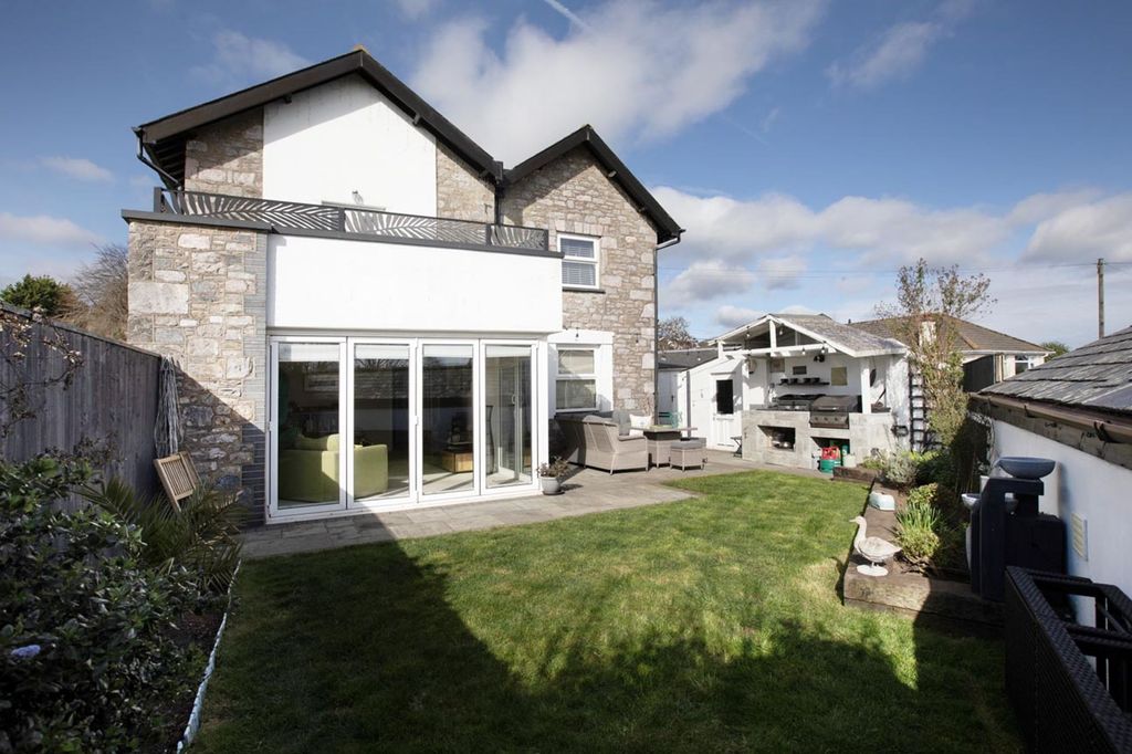 Property photo 3 of 25