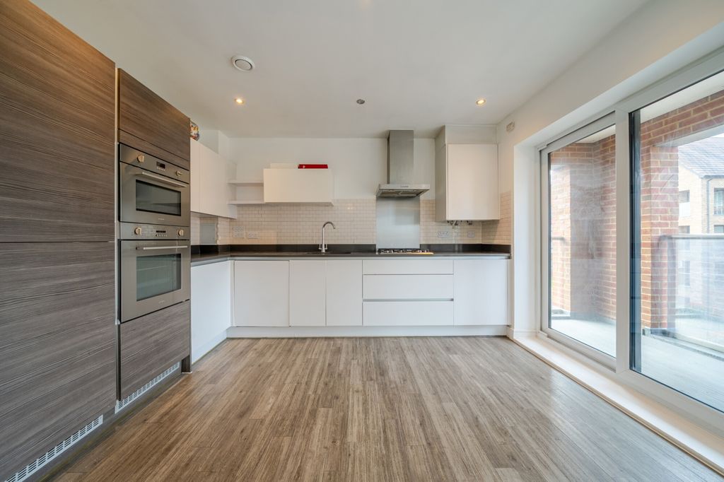 Property photo 3 of 16 -69B92896067A9-l-...