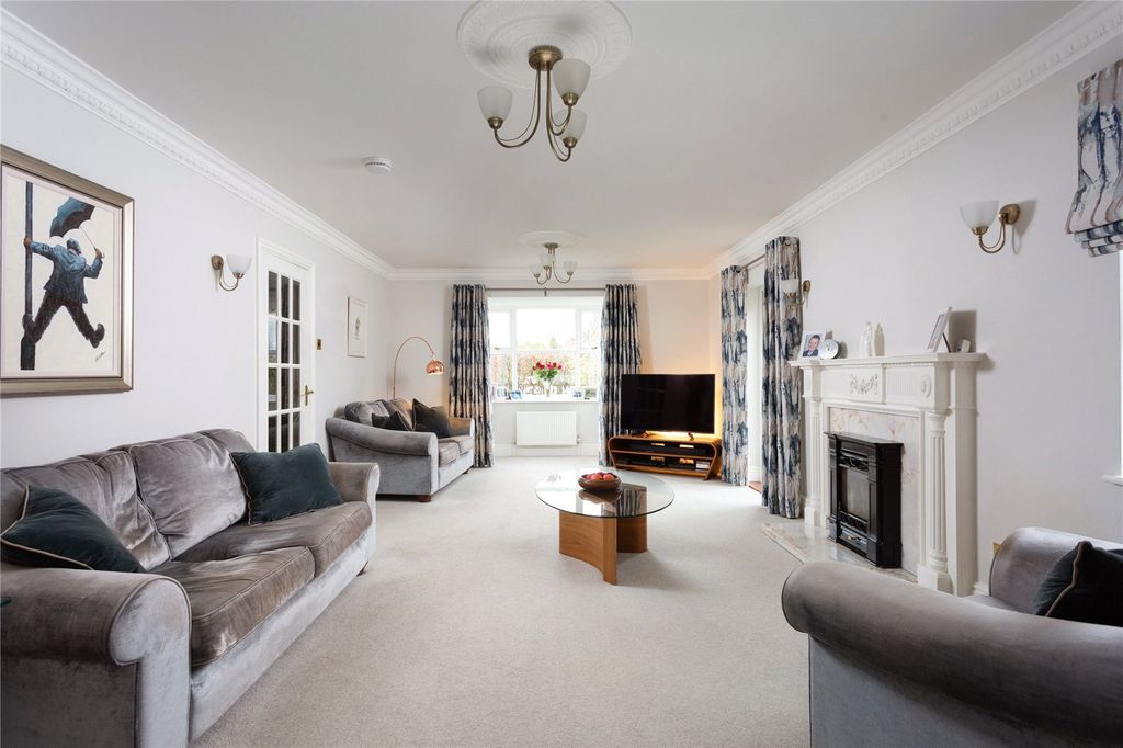 Property photo 3 of 21 Sitting Room