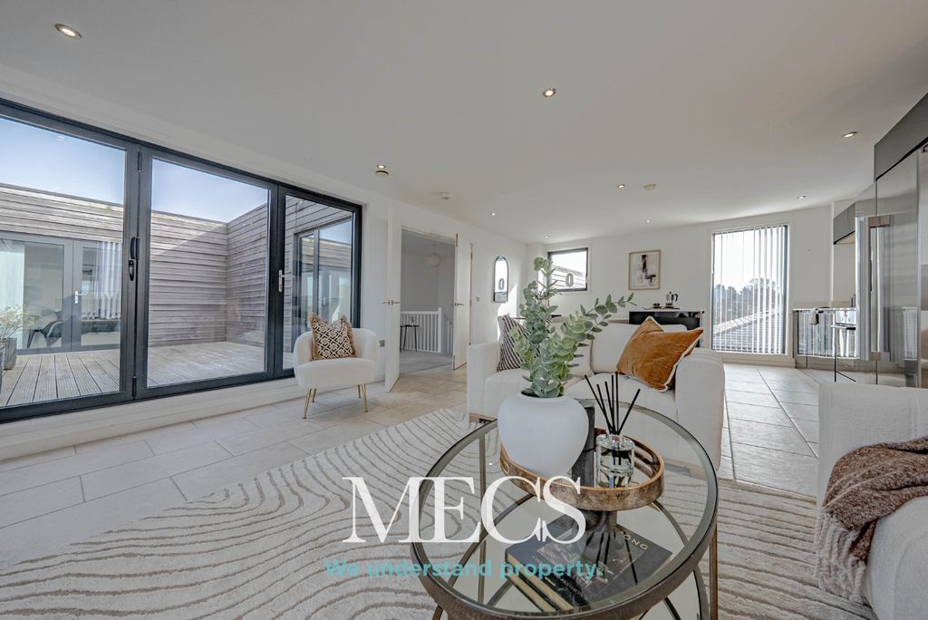 Property photo 2 of 23 4902522