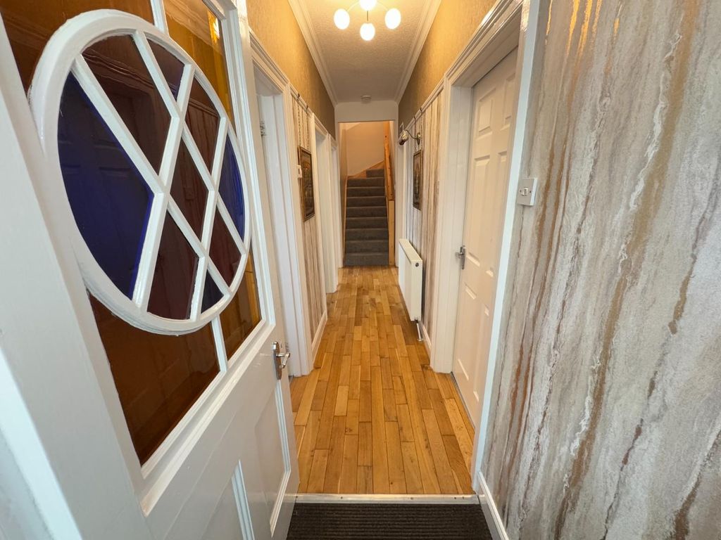 Property photo 3 of 33 Hall