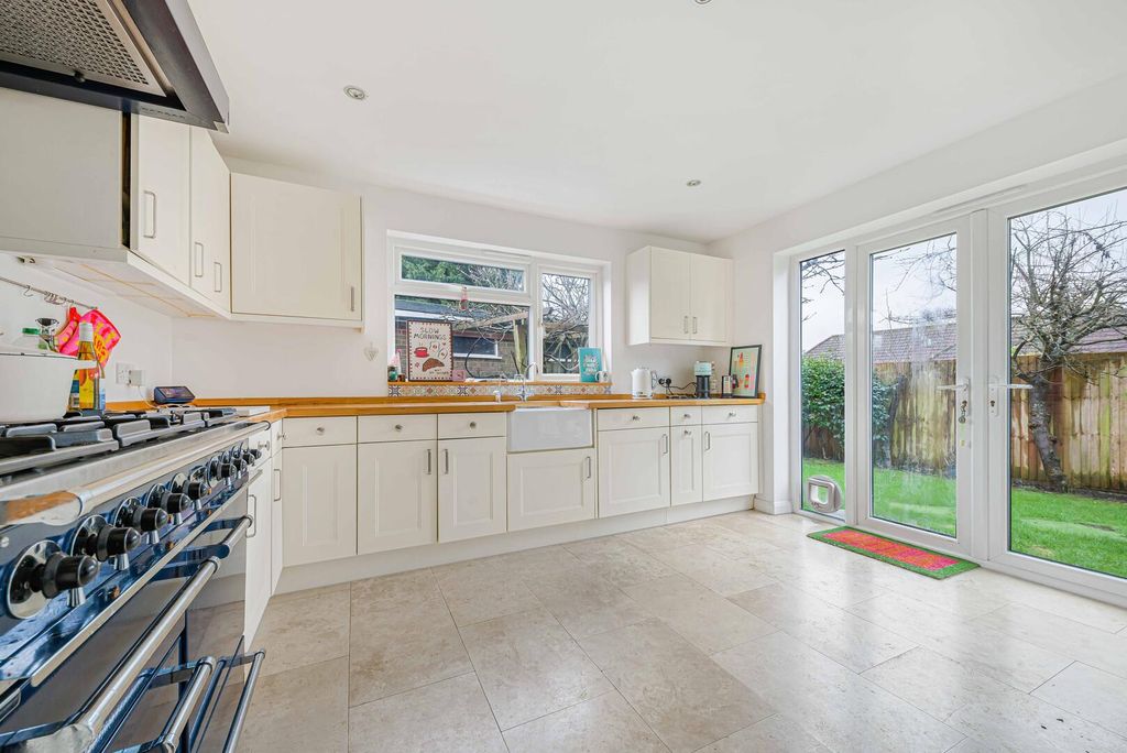 Property photo 2 of 19 Kitchen