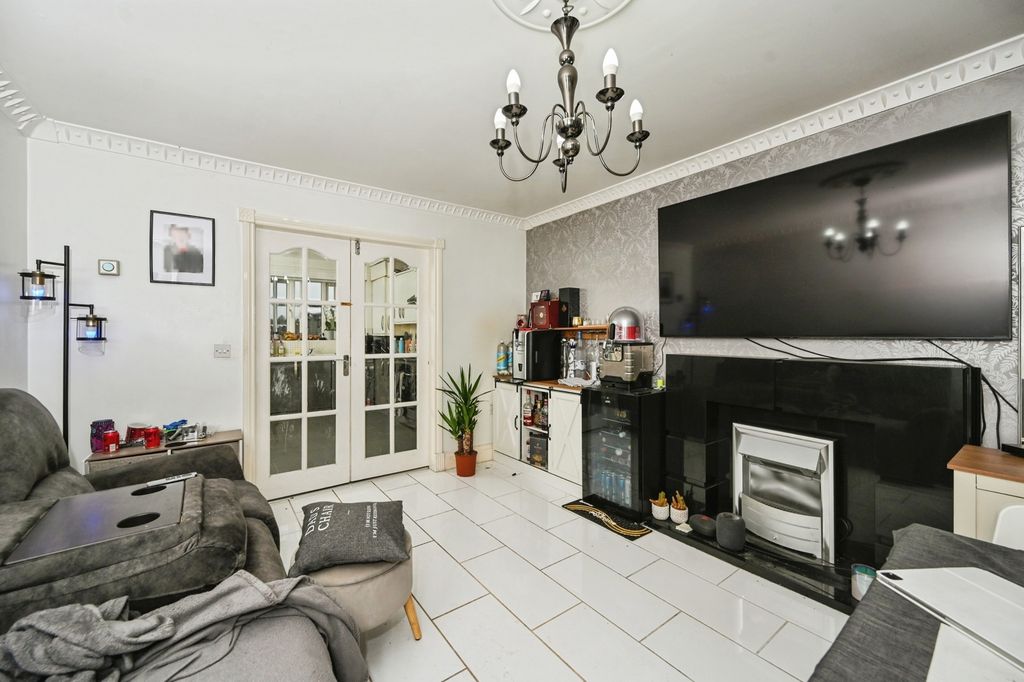 Property photo 2 of 17 Living Room