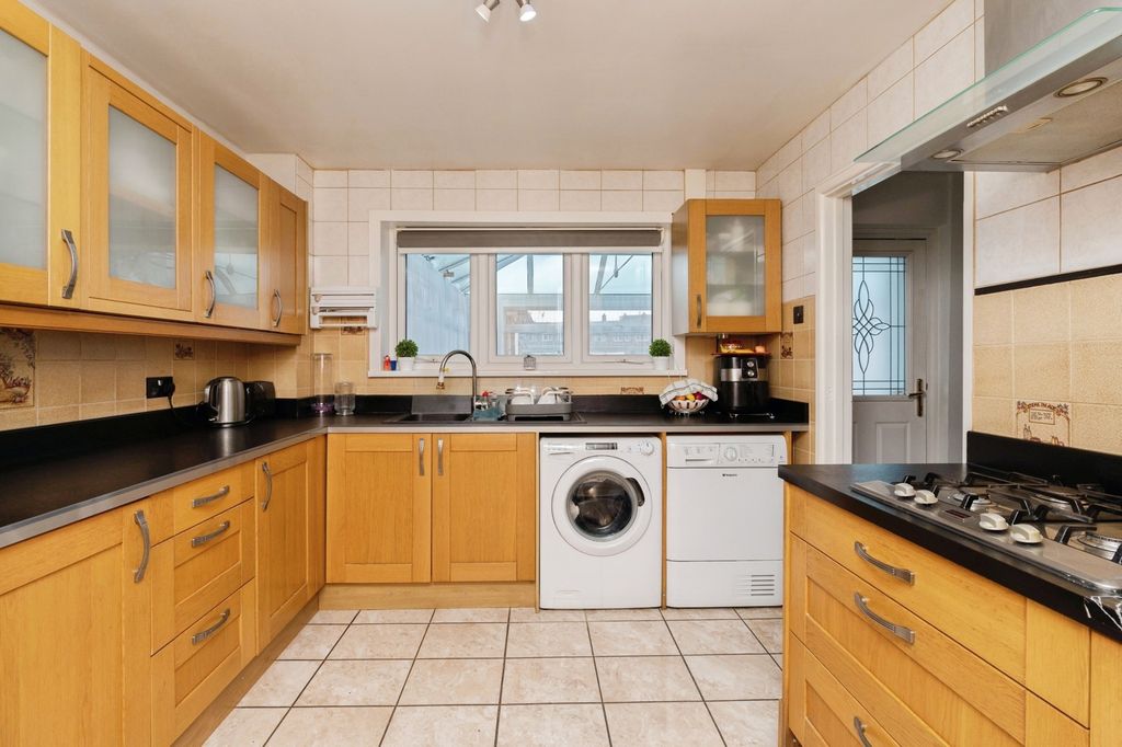 Property photo 2 of 18 Photo