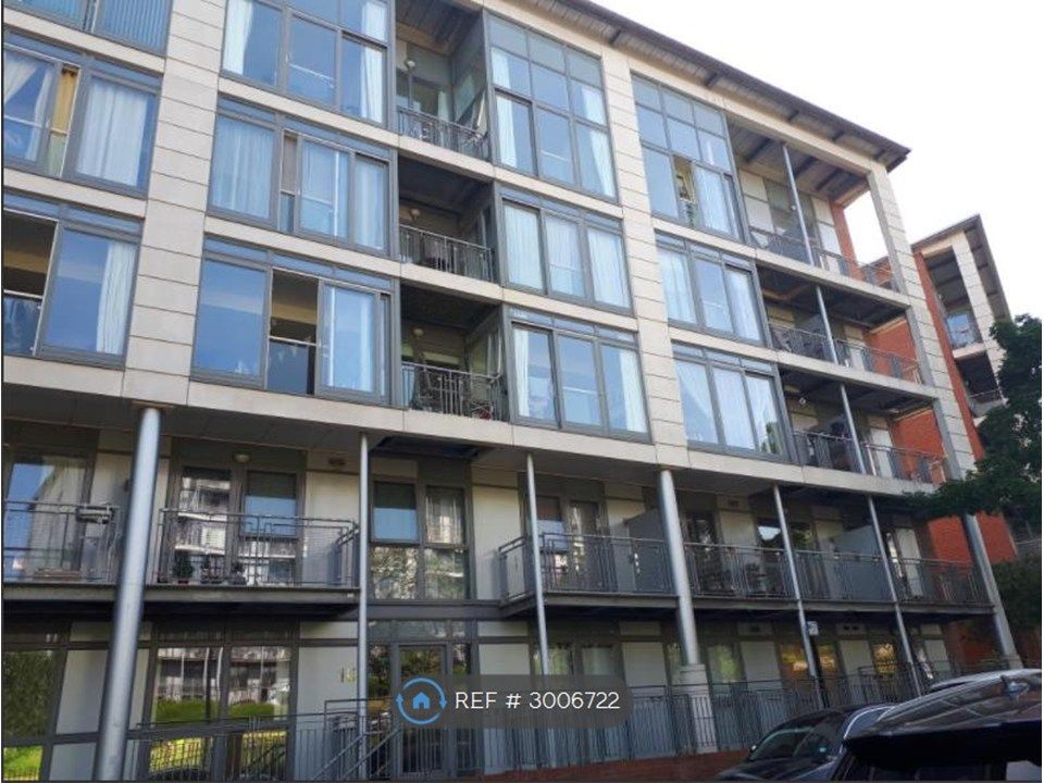 Property photo 1 of 8 Top Floor Corner Flat