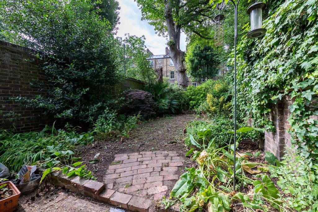 Property photo 3 of 9 Garden