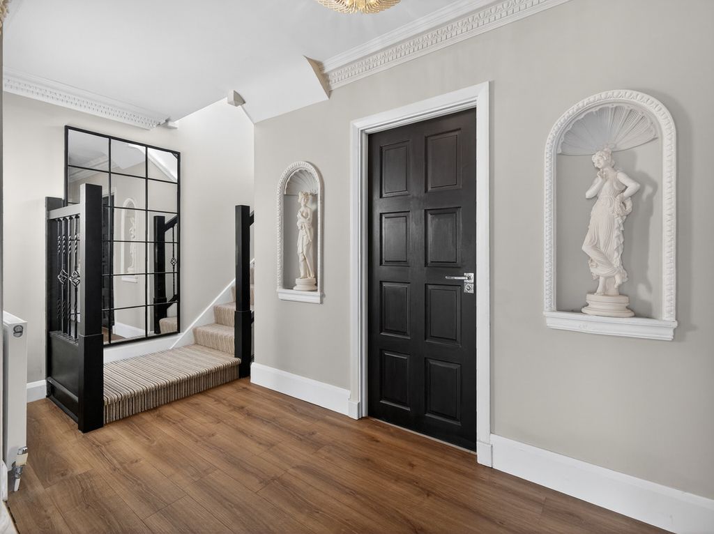 Property photo 2 of 41