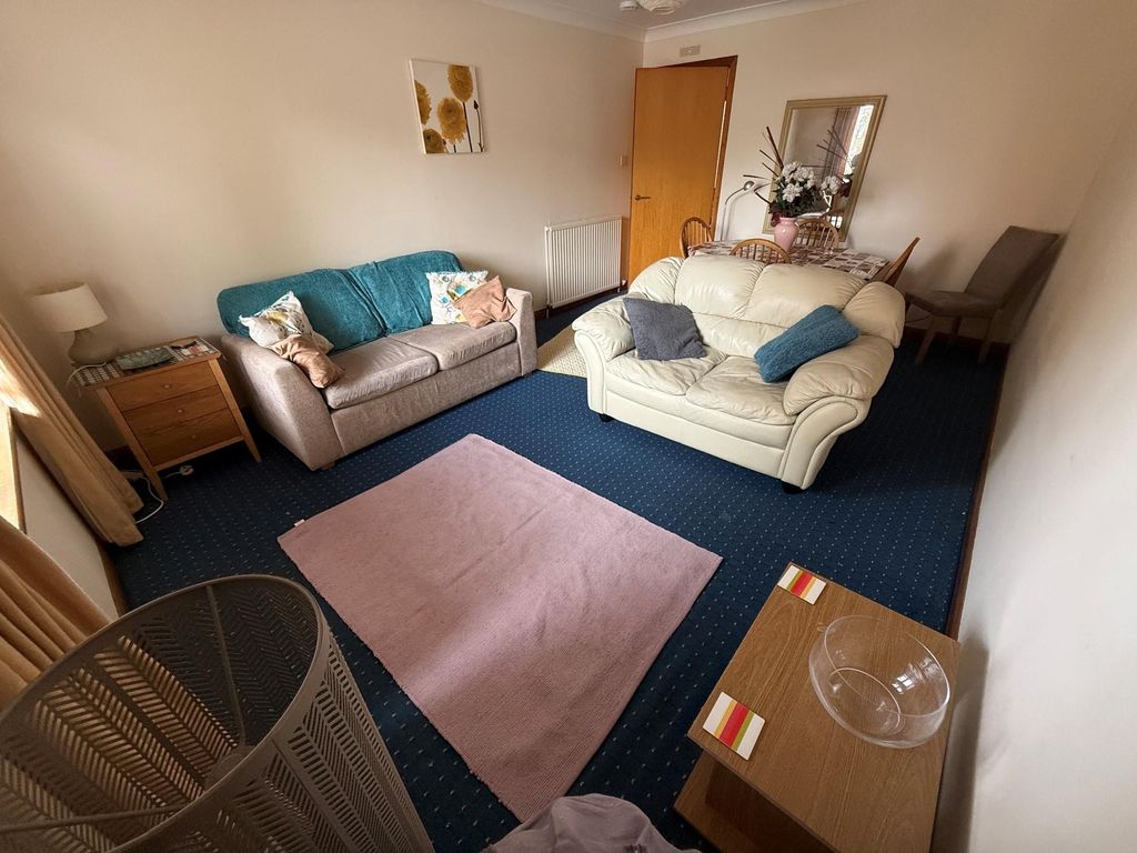 Property photo 2 of 12 Lounge