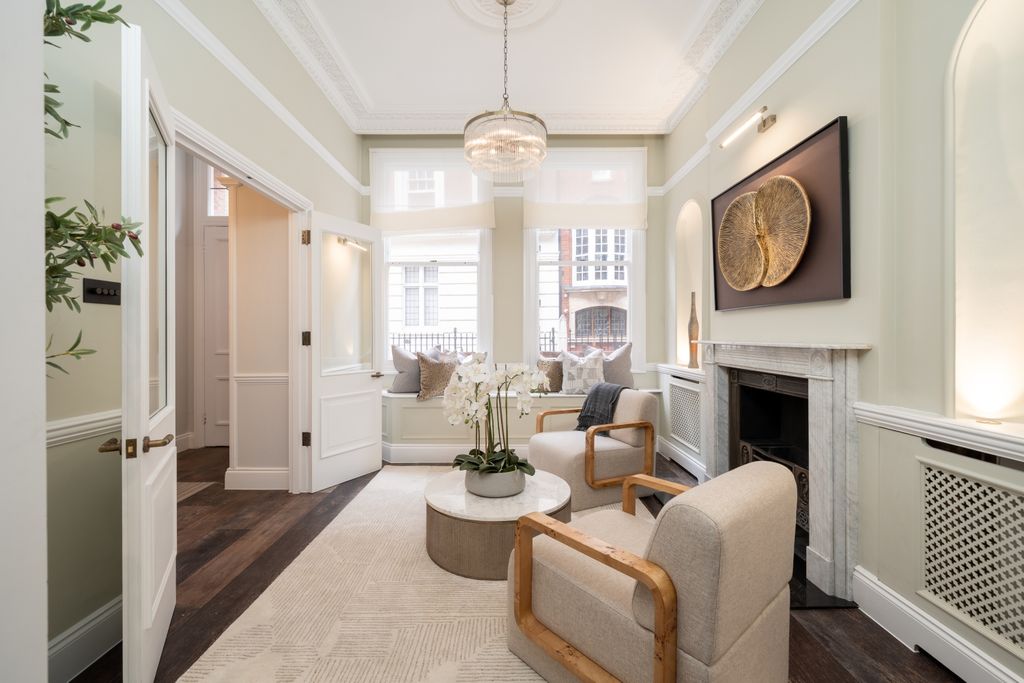 Property photo 2 of 20 Gnd Floor - Reception