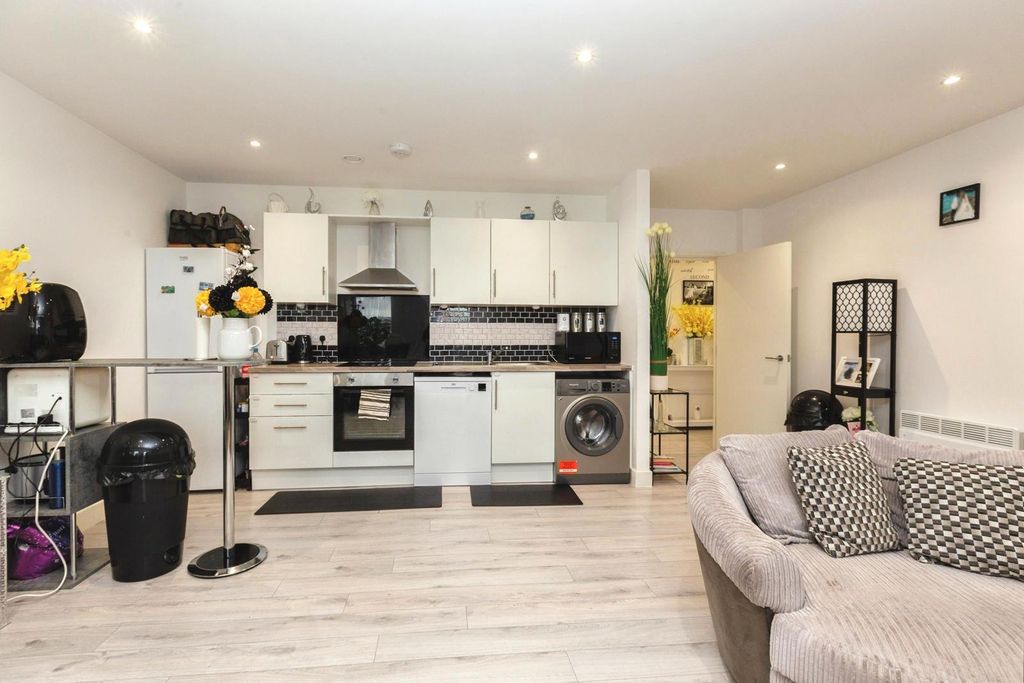 Property photo 3 of 10 Pbox-Img.Jpg