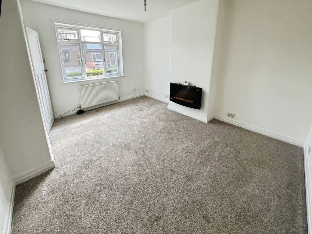 Property photo 2 of 13 Lounge
