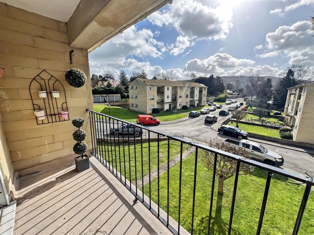 Property photo 3 of 7 Balcony