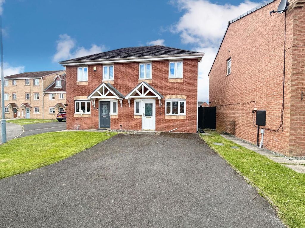 Property photo 1 of 11 External
