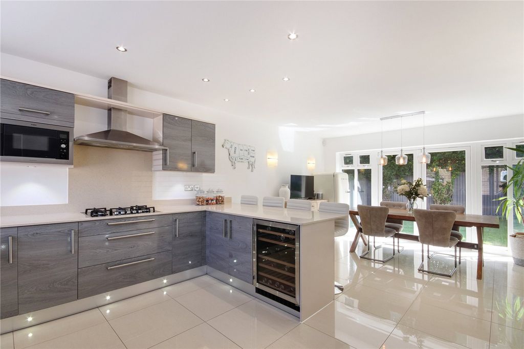 Property photo 2 of 18 Kitchen/Dining Room